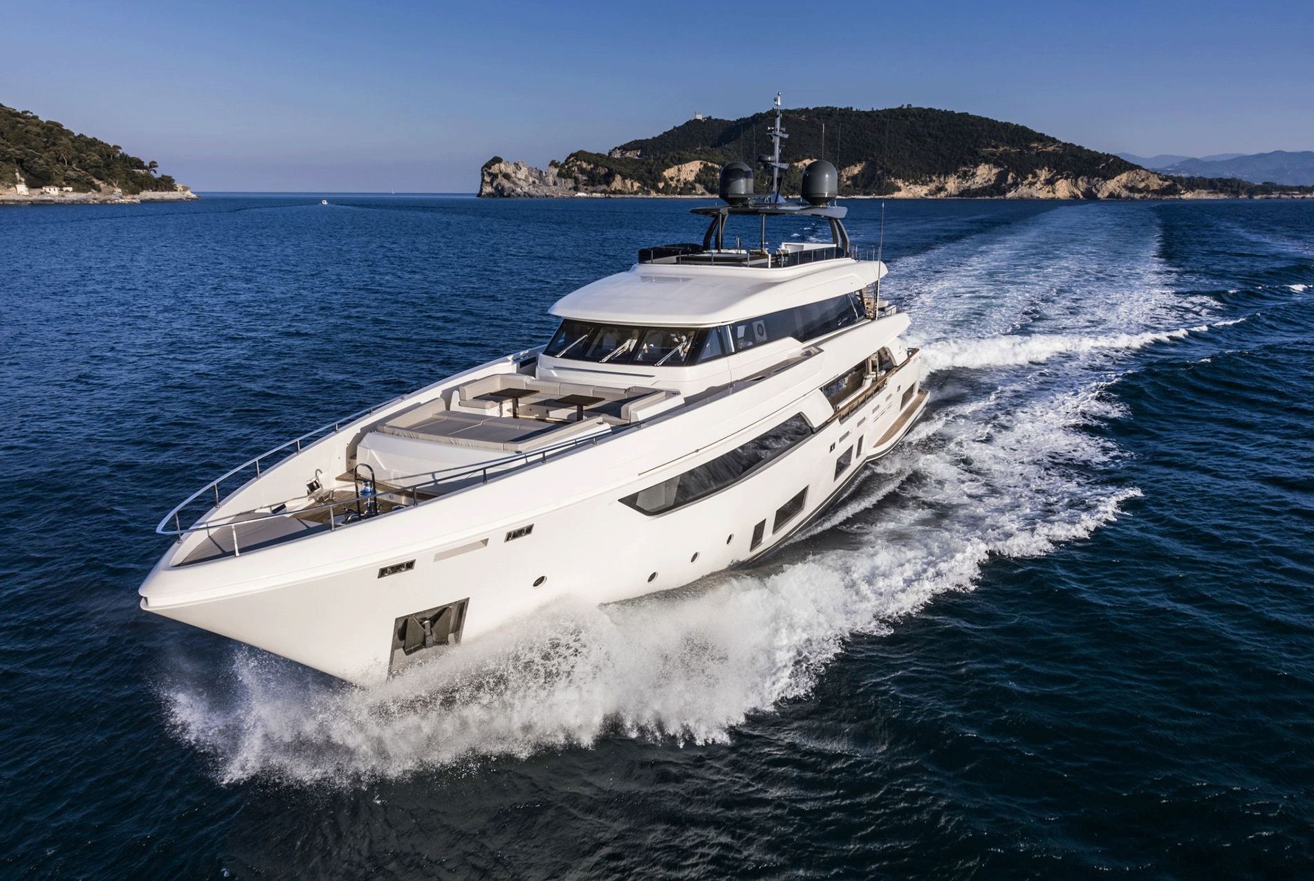 Custom Line Navetta 37